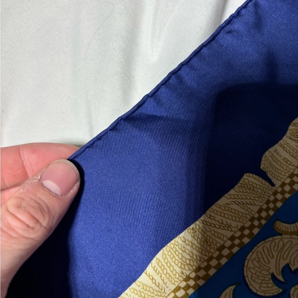 Hermes Carre 90 La Presentation 100% Silk Scarf